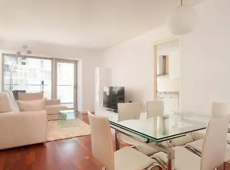Akira Flats Llum Apartment *